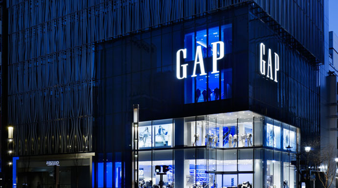 Сотни магазинов Gap, включая флагманы, прекратят свою работу